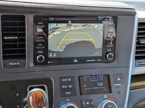 Used 2020 Toyota Sienna Limited w/ Carpet Mat Package FWD image 21