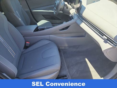 Certified 2025 Hyundai Elantra SEL FWD image 18