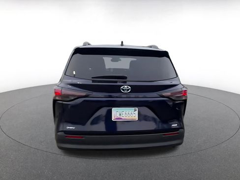 Used 2025 Toyota Sienna XLE image 12