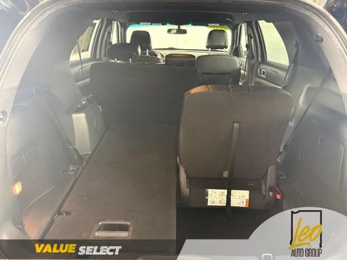 Used 2016 Ford Explorer XLT w/ Equipment Group 202A AWD/4WD image 11