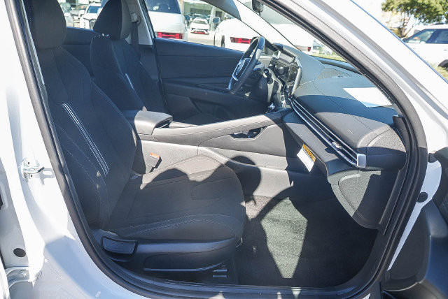 Certified 2025 Hyundai Elantra SEL FWD image 19