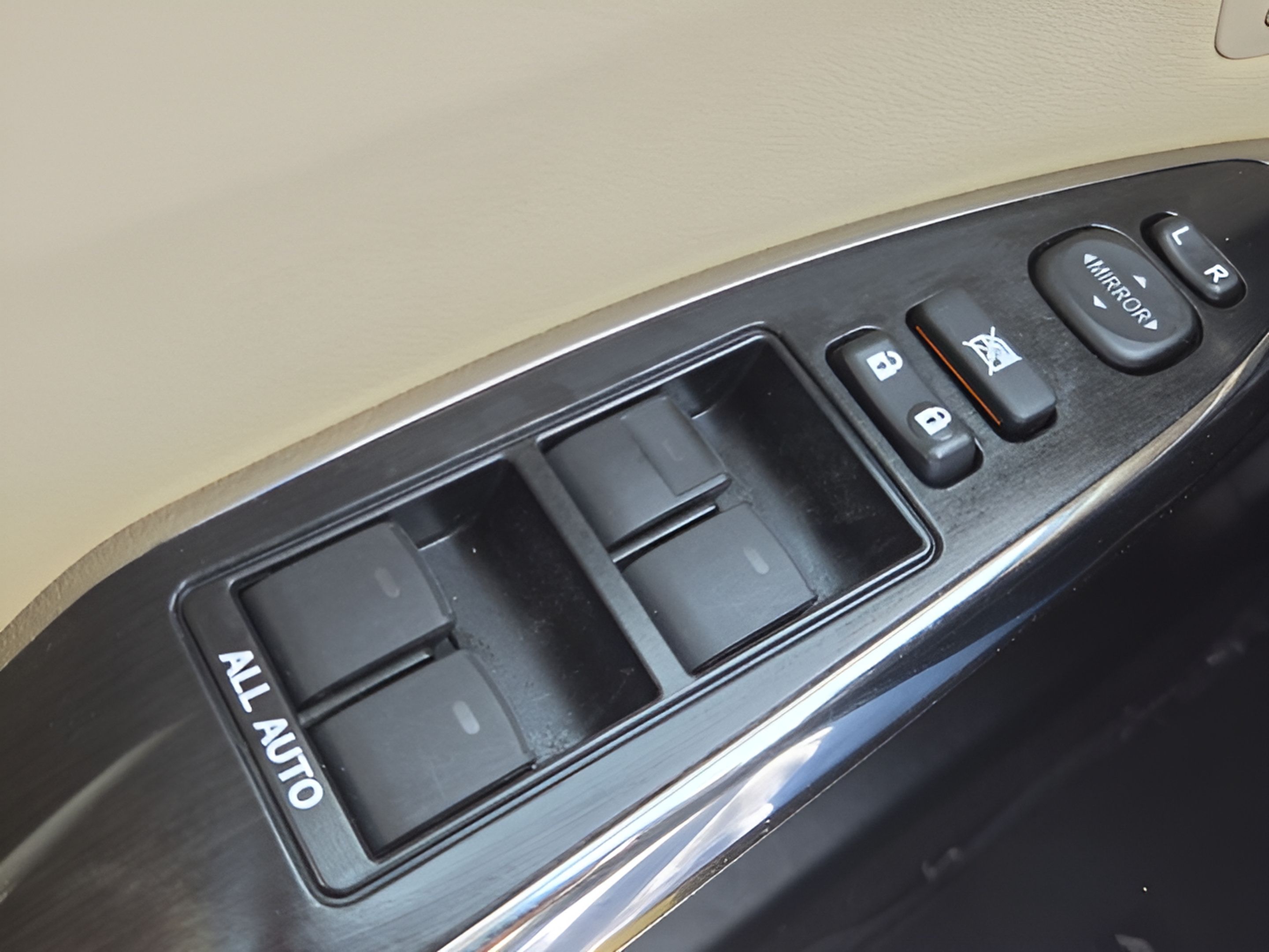 Used 2015 Toyota Avalon Limited FWD image 28
