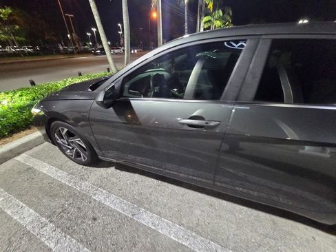 Used 2024 Hyundai Elantra SEL w/ Convenience Package image 4