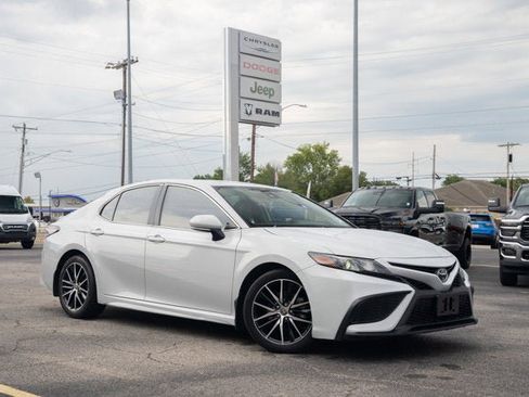 Used 2023 Toyota Camry SE image 7