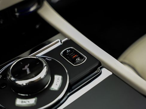 Used 2017 Rolls-Royce Wraith RWD image 52