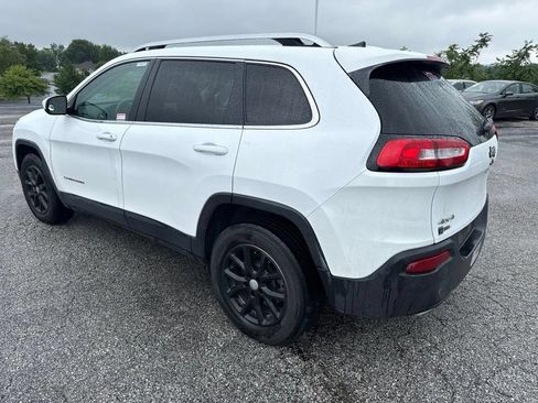 Used 2018 Jeep Cherokee Latitude w/ Cold Weather Group AWD/4WD image 5