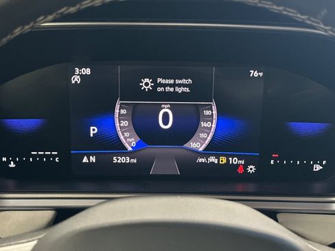 Used 2025 Volkswagen Taos SE w/ Panoramic Sunroof Package FWD image 23
