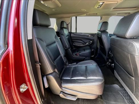 Used 2017 Chevrolet Suburban LT w/ LT Signature Package AWD/4WD image 29