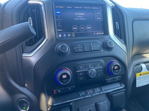 Used 2022 Chevrolet Silverado 2500 LT w/ Convenience Package image 13