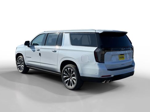 New 2026 Chevrolet Suburban High Country image 3