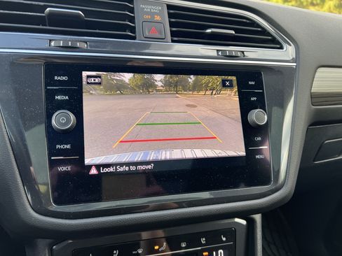Certified 2022 Volkswagen Tiguan SEL R-Line AWD/4WD image 22
