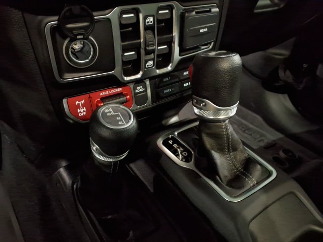 Used 2025 Jeep Wrangler Unlimited Sport AWD/4WD image 15
