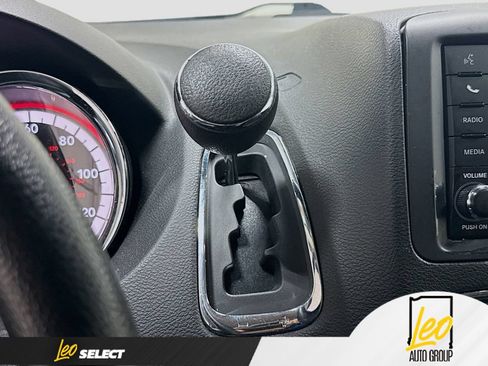 Used 2019 Dodge Grand Caravan SE FWD image 18
