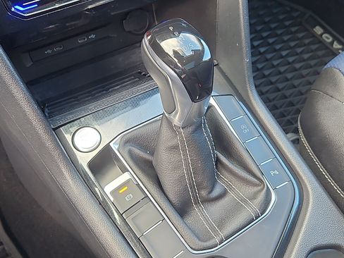 Certified 2025 Volkswagen Taos SEL image 23