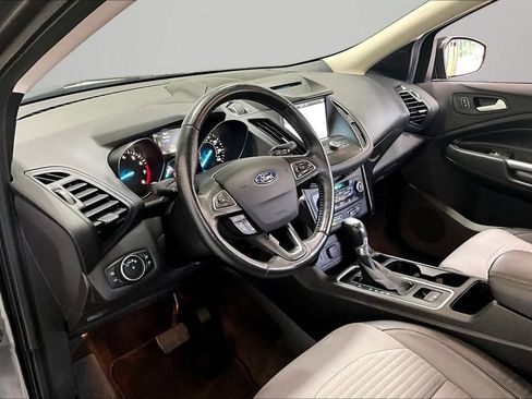Used 2018 Ford Escape SE w/ SE Sport Appearance Package FWD image 17