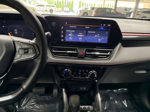 Used 2024 Chevrolet TrailBlazer RS w/ Driver Confidence Package image 27