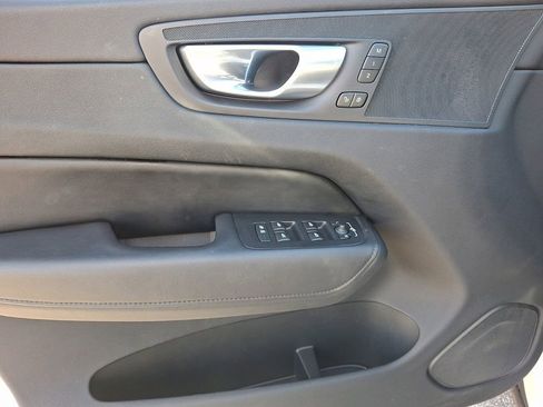 Used 2024 Volvo XC60 B5 Plus w/ Protection Package Premier image 12