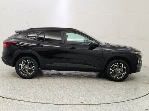 New 2026 Chevrolet Trax LT w/ Driver Confidence Package image 8