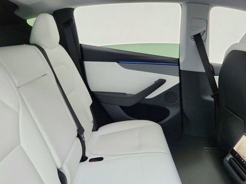 Used 2026 Tesla Model Y Long Range image 24