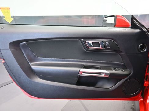 Used 2017 Ford Mustang Coupe image 9