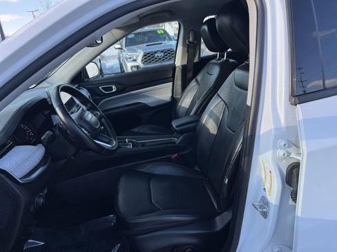 Used 2022 Jeep Compass Latitude image 13