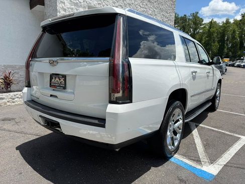 Used 2018 Cadillac Escalade ESV Luxury RWD image 17