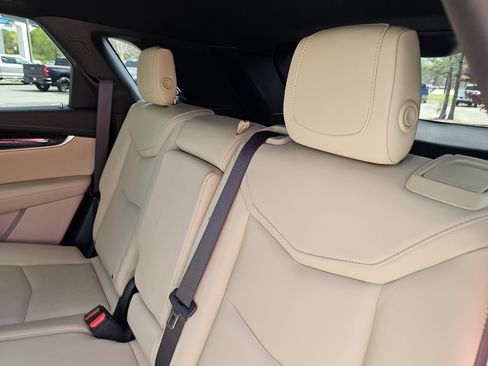 Used 2018 Cadillac XT5 FWD image 31