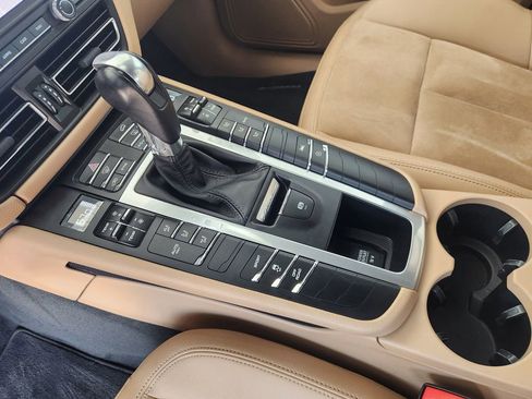 Used 2020 Porsche Macan AWD/4WD image 20