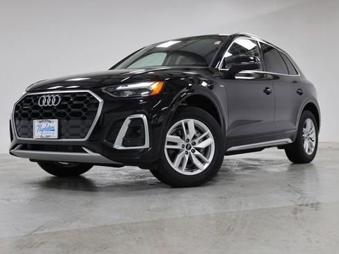Used 2022 Audi Q5 2.0T Premium w/ Convenience Package image 1