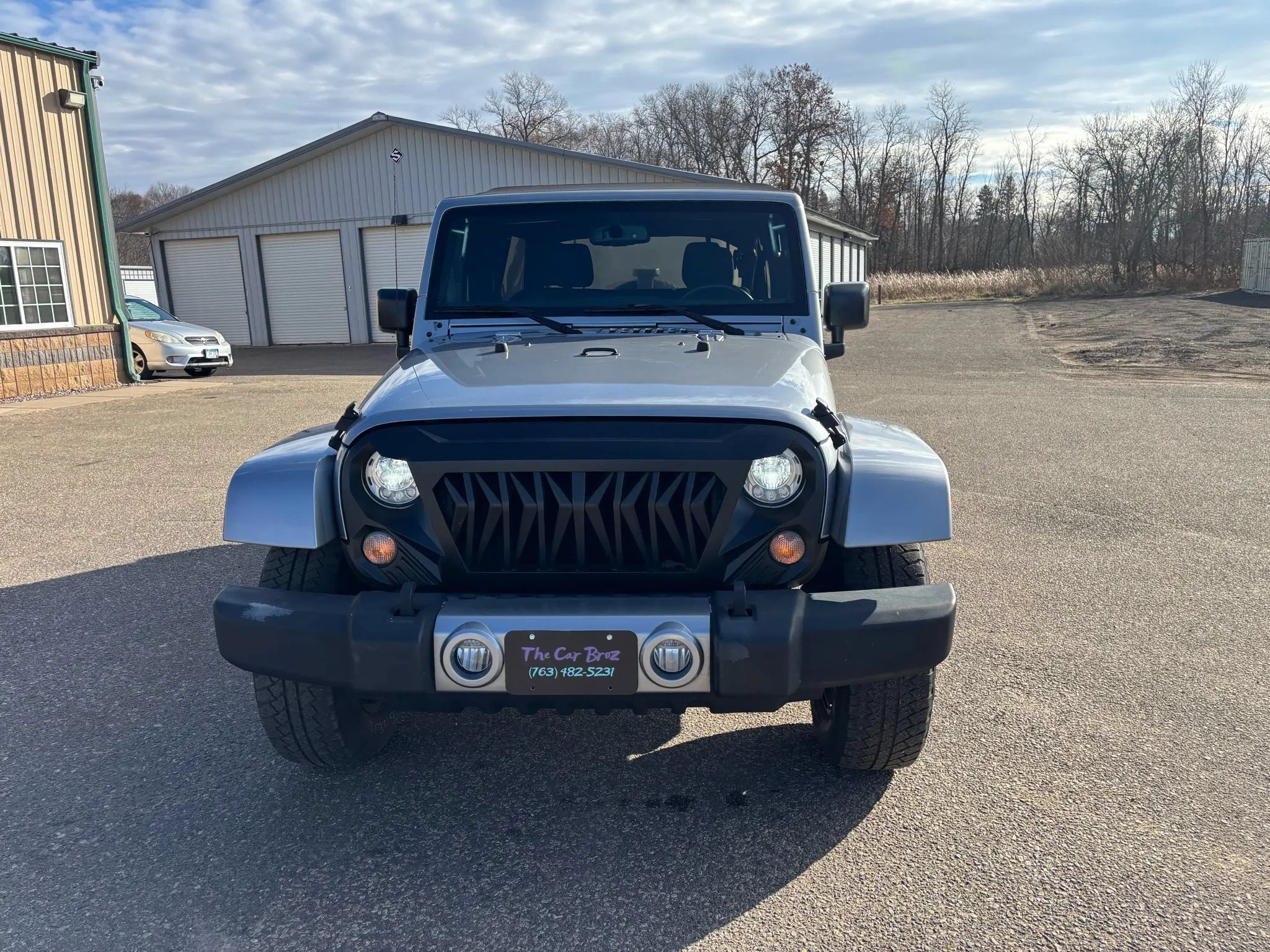 Used 2017 Jeep Wrangler Unlimited Sahara w/ Connectivity Group AWD/4WD image 2