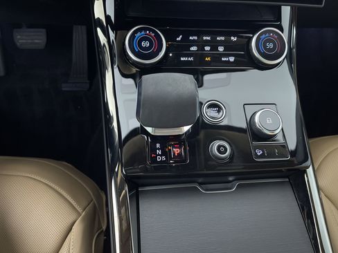 Used 2023 Land Rover Range Rover Sport SE image 22