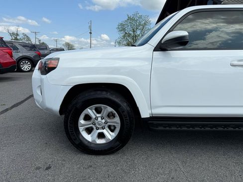 Used 2024 Toyota 4Runner SR5 AWD/4WD image 34