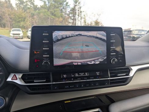 Used 2023 Toyota Sienna XLE w/ XLE Plus Package image 13