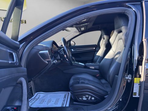 Used 2020 Porsche Panamera GTS image 9