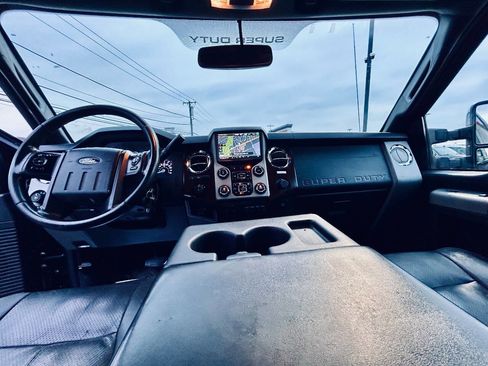 Used 2014 Ford F250 Lariat w/ Chrome Package image 24