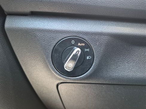 Used 2024 Volkswagen Jetta SE FWD image 16