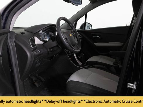 Certified 2022 Chevrolet Trax LS w/ Tint and Cruise Package image 21