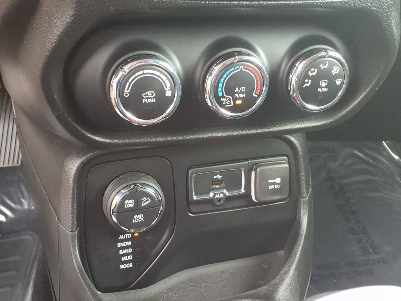 Used 2016 Jeep Renegade Trailhawk AWD/4WD image 12
