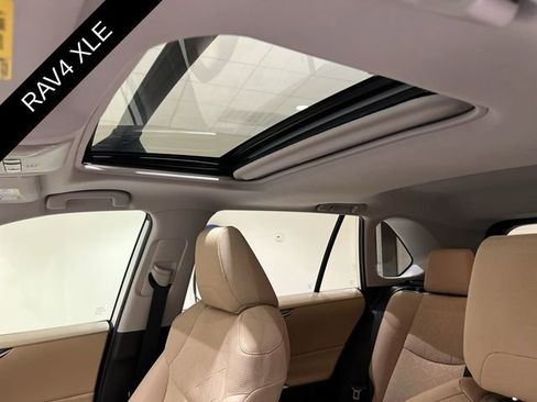 Used 2020 Toyota RAV4 XLE w/ Convenience Package image 17