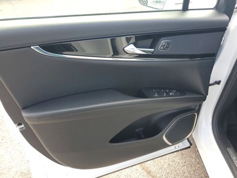 Certified 2023 Lincoln Nautilus Reserve image 10