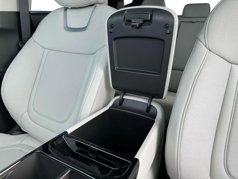 New 2025 Hyundai Tucson Limited image 18