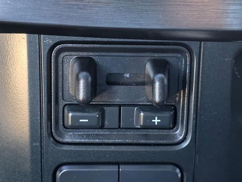 Used 2023 Ford F250 Lariat w/ Chrome Package image 27