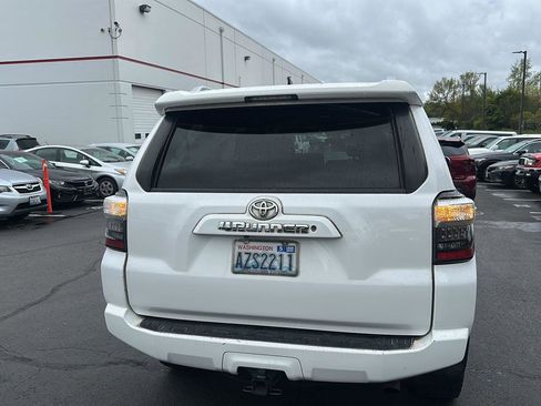 Used 2016 Toyota 4Runner SR5 image 3