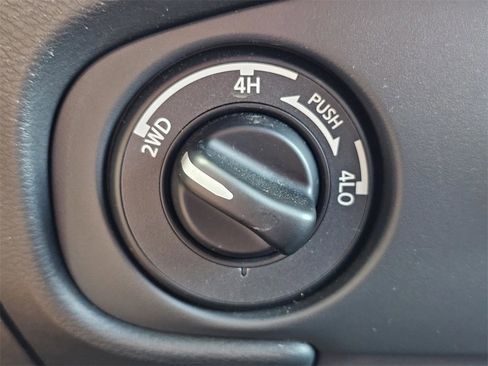 Used 2023 Nissan Frontier SV w/ Midnight Edition Package image 23