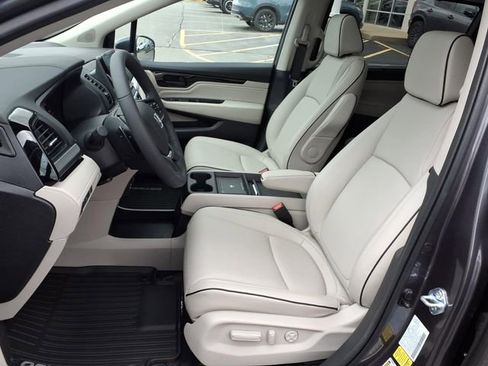 Certified 2026 Honda Odyssey Touring image 4