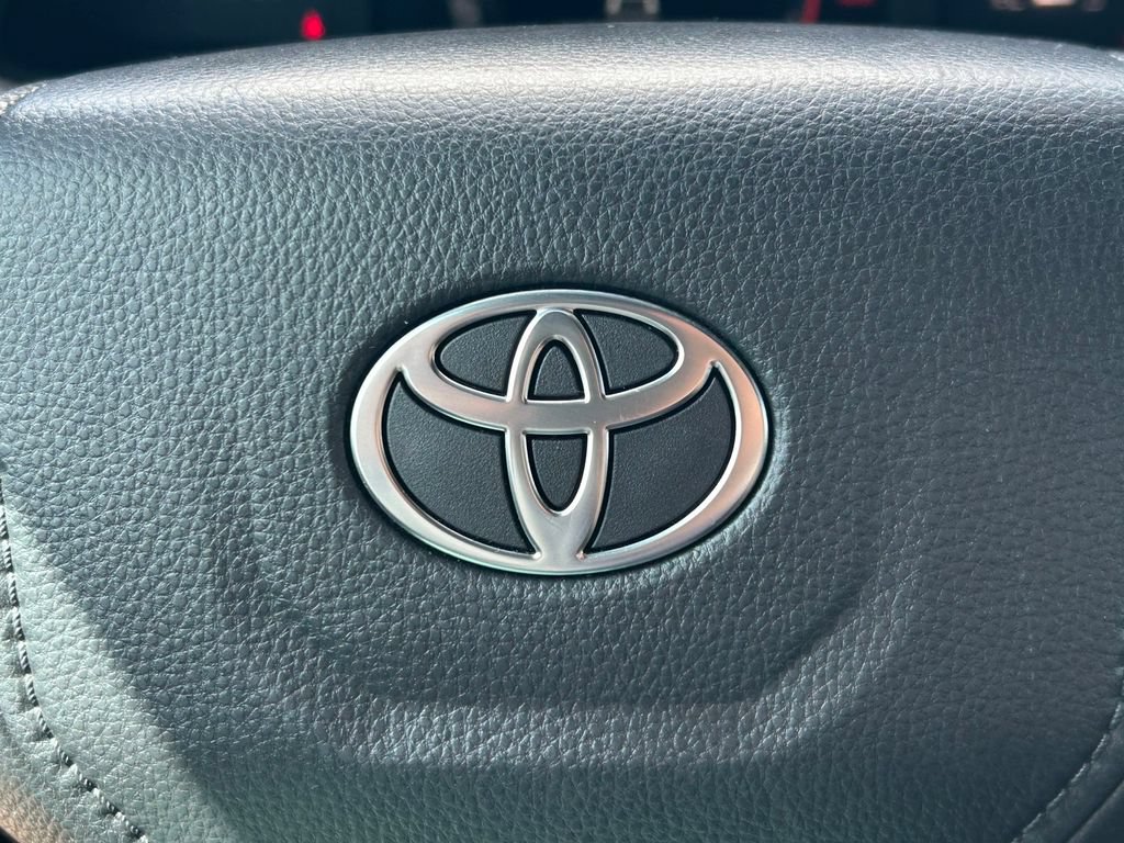 Certified 2025 Toyota Tacoma SR5 AWD/4WD image 36