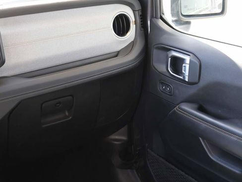 Used 2025 Jeep Wrangler Unlimited Sahara AWD/4WD image 17