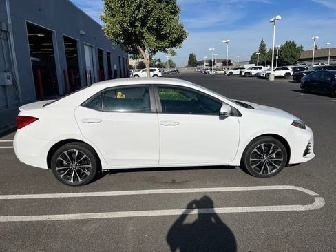 Used 2018 Toyota Corolla SE w/ Carpet Mat Package (TMS) FWD image 3
