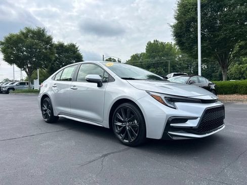 Used 2025 Toyota Corolla SE FWD image 4