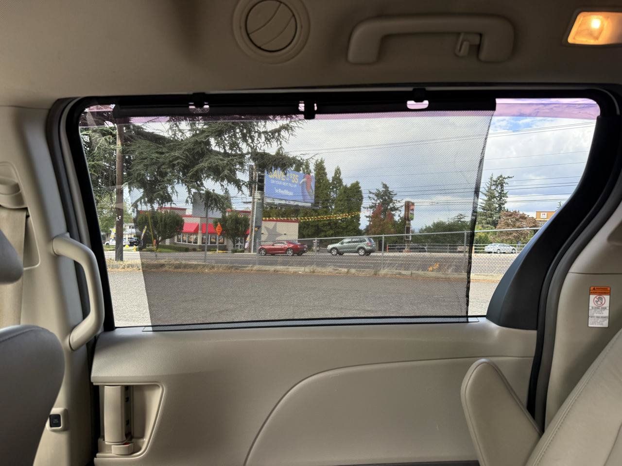 Used 2018 Toyota Sienna XLE w/ XLE Navigation Package FWD image 16